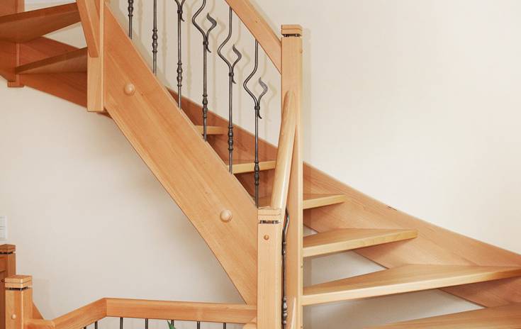 Treppe in Buche mit geschmiedeten Geländersprossen